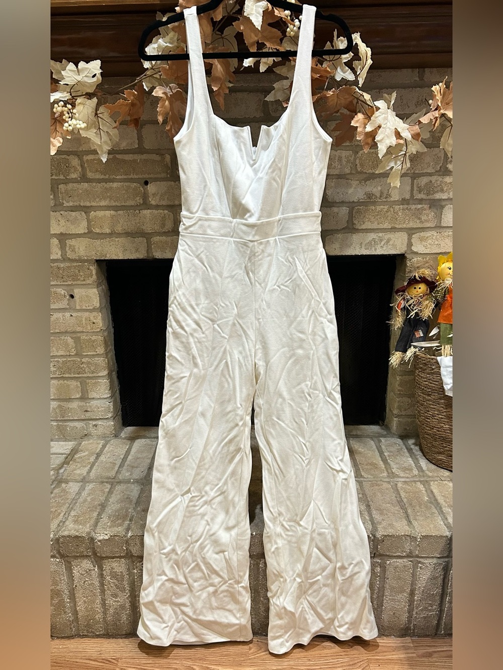 Sleeveless white V-Neck Wide-Leg Jumpsuit EUC
